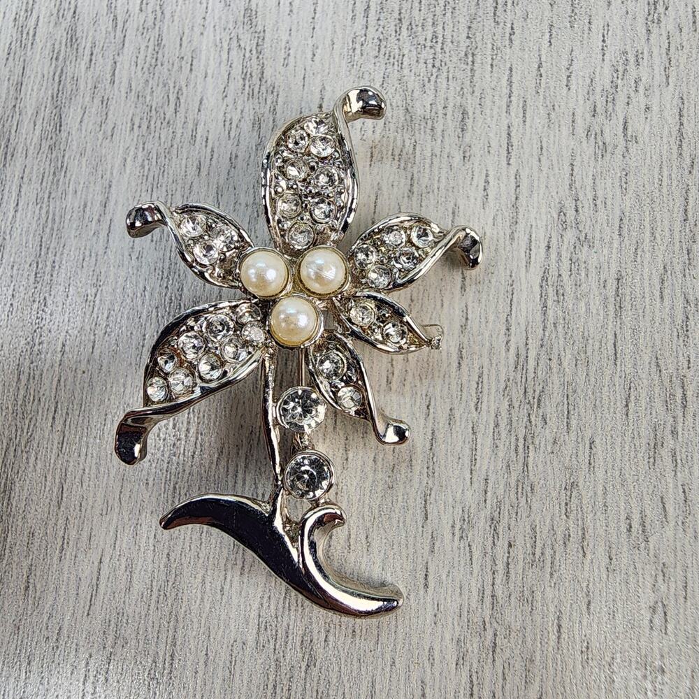 Vintage Daisy Floral Brooch Pin Silver Tone Clear Glass Gem Faux Pearl Scarf Pin